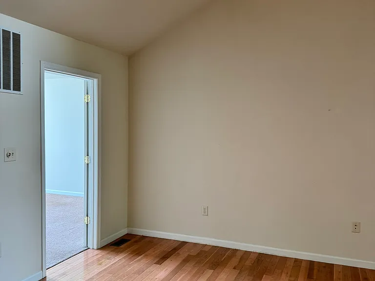 2039 Clinton Ave — Photo 13
