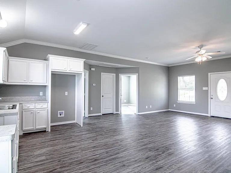 100 Shorewood Dr — Photo 7