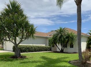 1302 Shoreline Cir, Sebastian, FL 32958