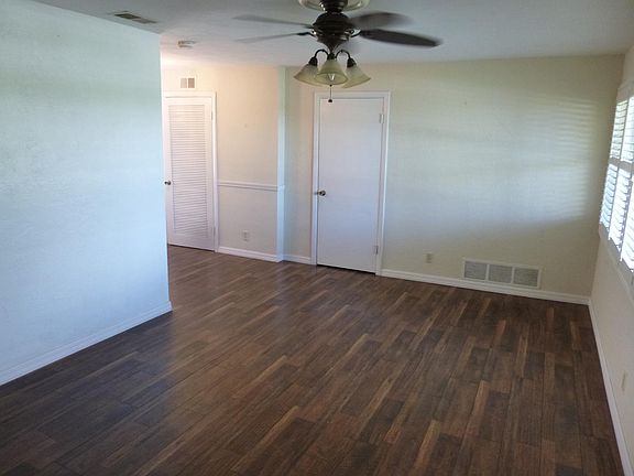 Living Room 11.5' x 16'