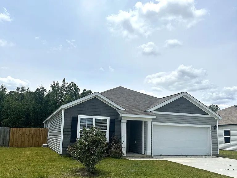 631 Avington Ln NE — Photo 2