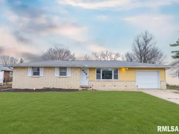 112 Caroline St, Morton, IL 61550