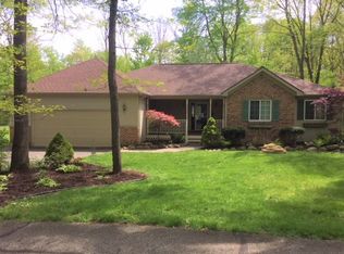 11464 Tall Shadows Ct, Pinckney, MI