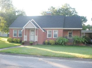 100 N Academy St, Richlands, NC 28574