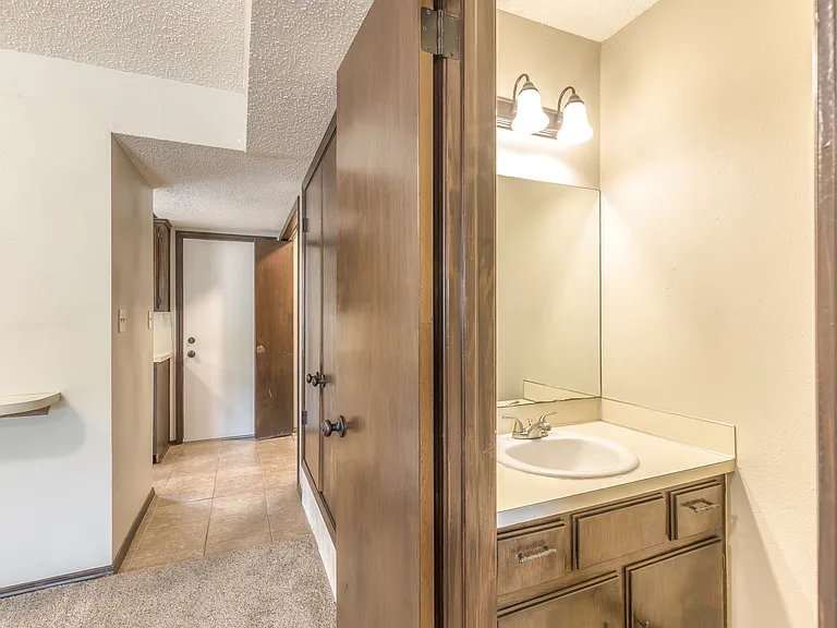 644B Earthside Dr — Photo 7