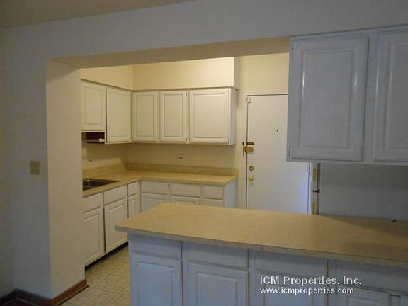 2nd image of 625 W Melrose St APT P1