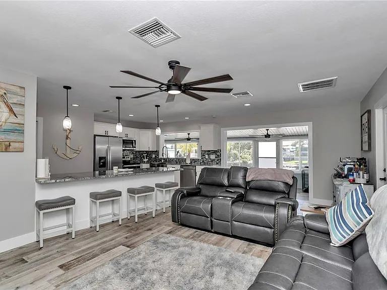 1409 SE 4th Ave — Photo 23
