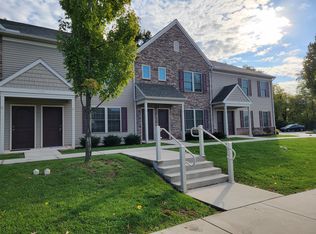 142 Tom Ave APT E, Ephrata, PA 17522