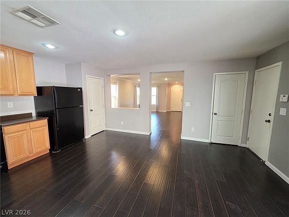 5th image of 80 Lockheed Ave