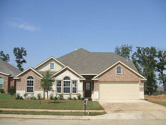 Beautiful Austin Stone adds to the dramatic curb appeal of this home