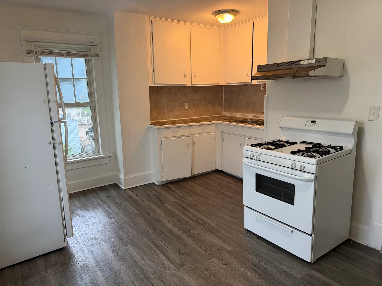 2 bed, 700 sqft, $800 — Photo 4