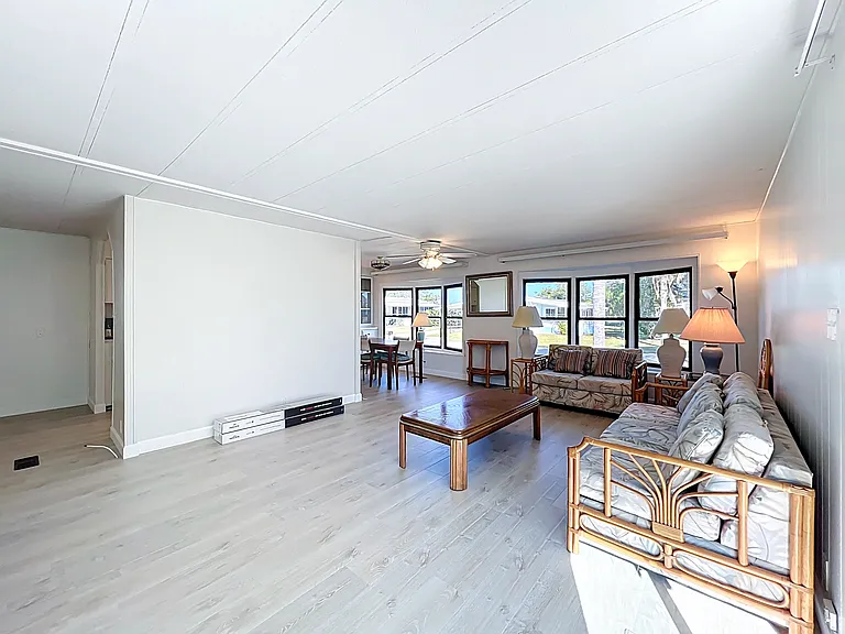 909 Sequoia St — Photo 10