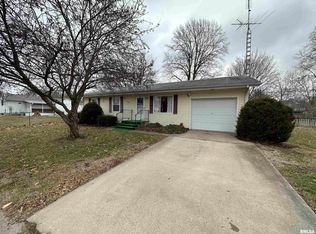 102 N Madison St, Avon, IL 61415