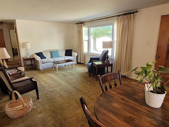 2nd image of 3221 Peach St