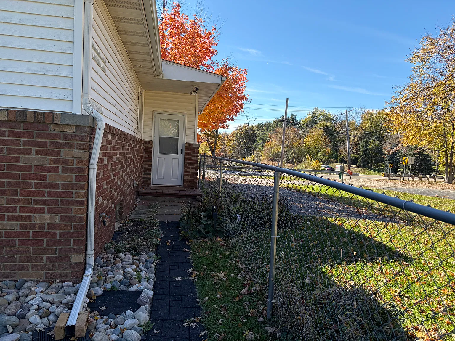 2 bed, 950 sqft, $1,400 — Photo 3