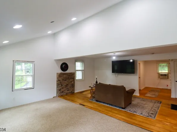 20 Mt Crest Rd, Jefferson Twp., NJ 07438