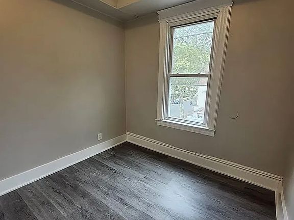 3rd image of 138 Shepard Ave #5A
