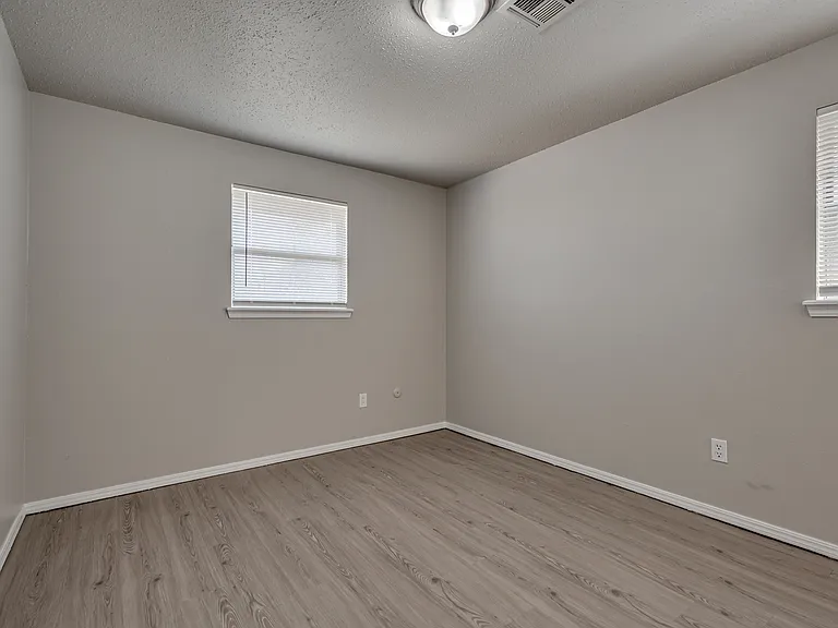 1525 McGregor Dr — Photo 8