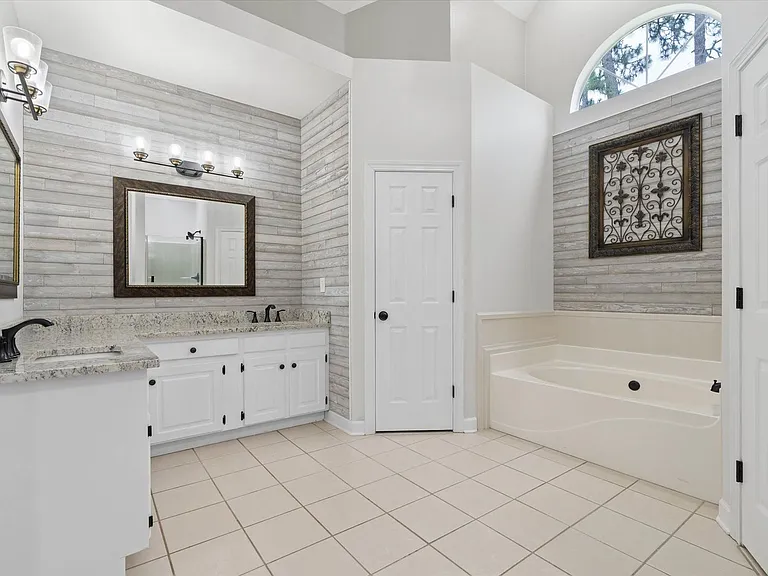 1009 Pinemont Dr — Photo 10