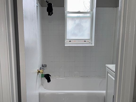 4th image of 6726-1 N Glenwood Ave #207