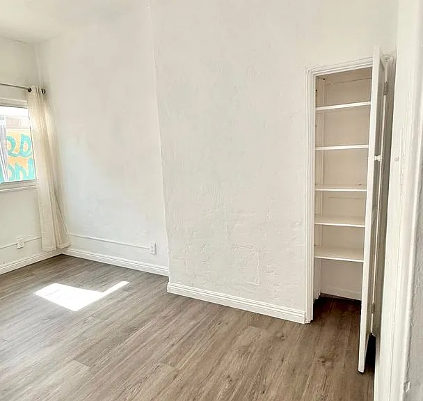 538 N Sycamore Ave — Photo 17