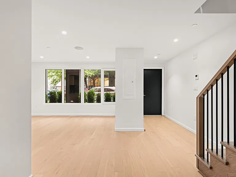 41-01 24th St #Townhouse 1 — Photo 3