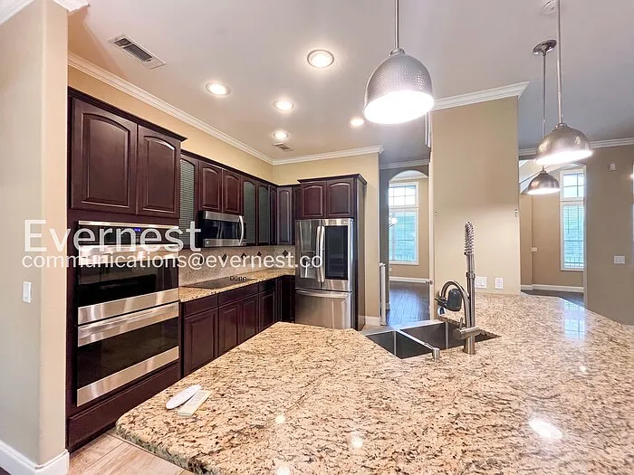 4 bed, 3.0 bath, 2670 sqft, $3,400 — Photo 3