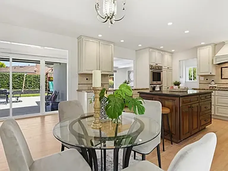 2140 Carmelita Ave — Photo 14