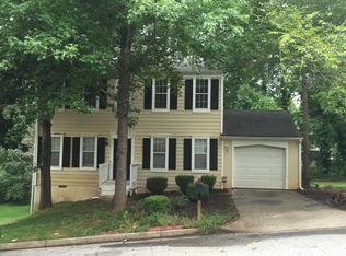 640 Woodcrest Manor Dr, Stone Mountain, GA 30083