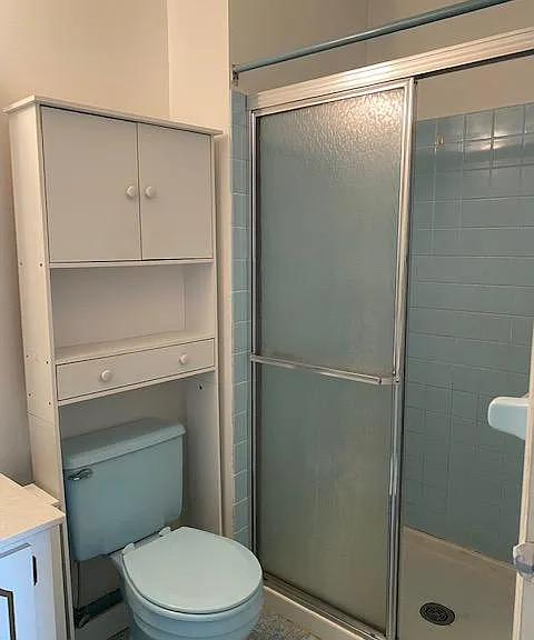 Master Bathroom w/ Walk in Shower