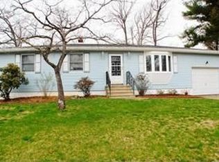 10 Perrelli Ln, Oak Ridge, NJ 07438