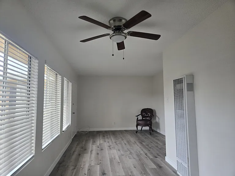 1969 Fashion Ave #17 — Photo 4