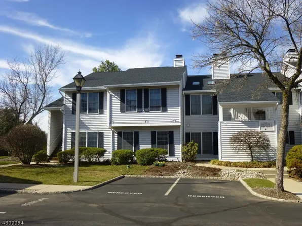 144 Mockingbird Ct, Three Bridges, NJ 08887