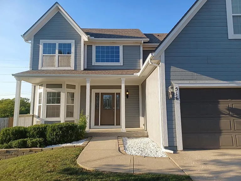 516 E Bluebird St — Photo 2