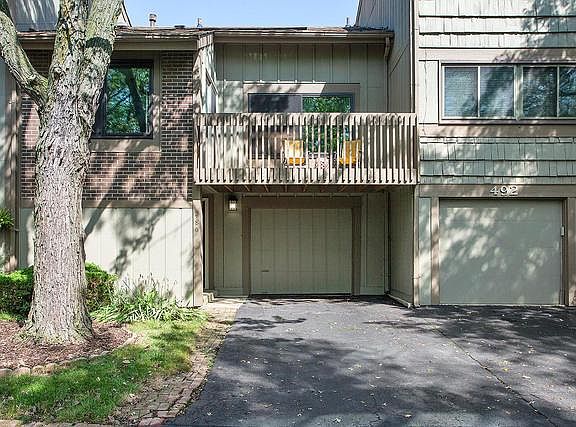 2nd image of 486 E Woodfield Trl