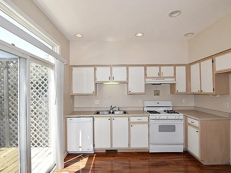 21235 Edison Ln — Photo 7