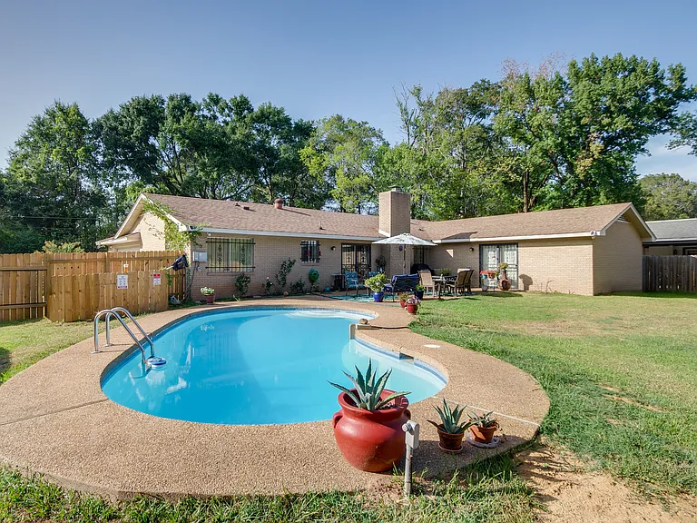 5846 Clubview Dr — Photo 1