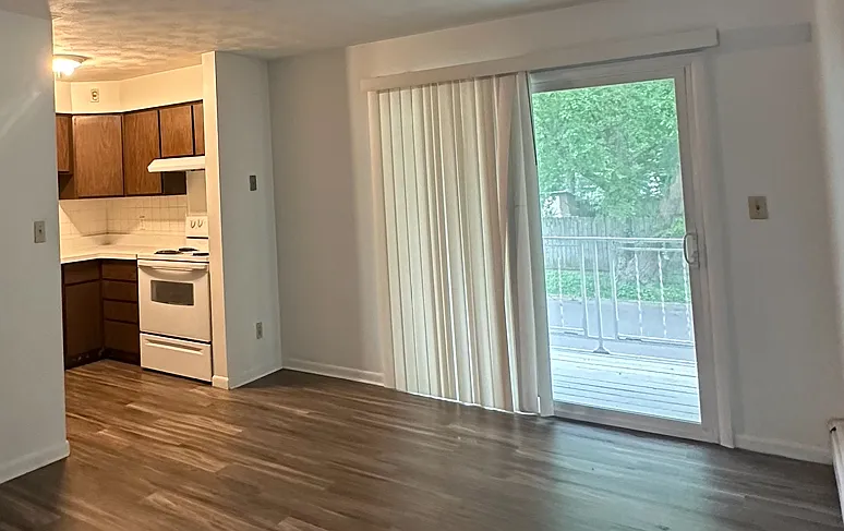 525 West Cook Street - 2 — Photo 2