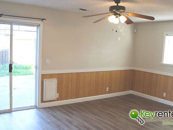 3rd image of 3414 Surrey Ct