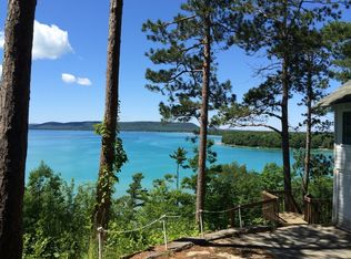 6374 S Dunns Farm Rd, Maple city, MI 49664