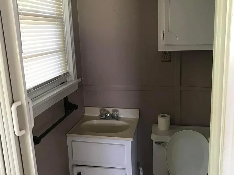 112 Caroline St #B — Photo 8