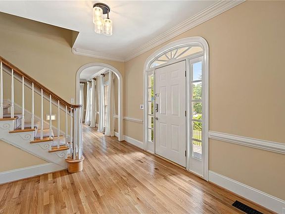 3rd image of 1506 Regents Park Ln