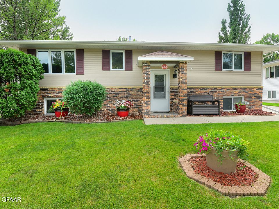 1st image of 812 Great Plains Ct