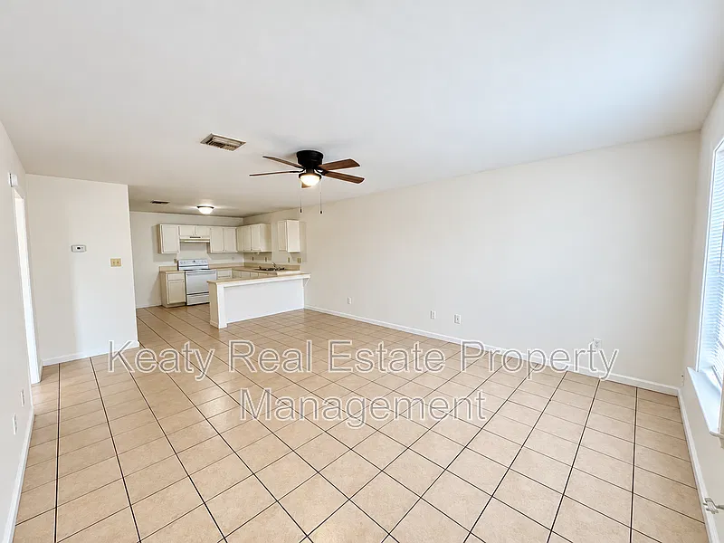2 bed, 1.0 bath, 1000 sqft, $750 — Photo 3