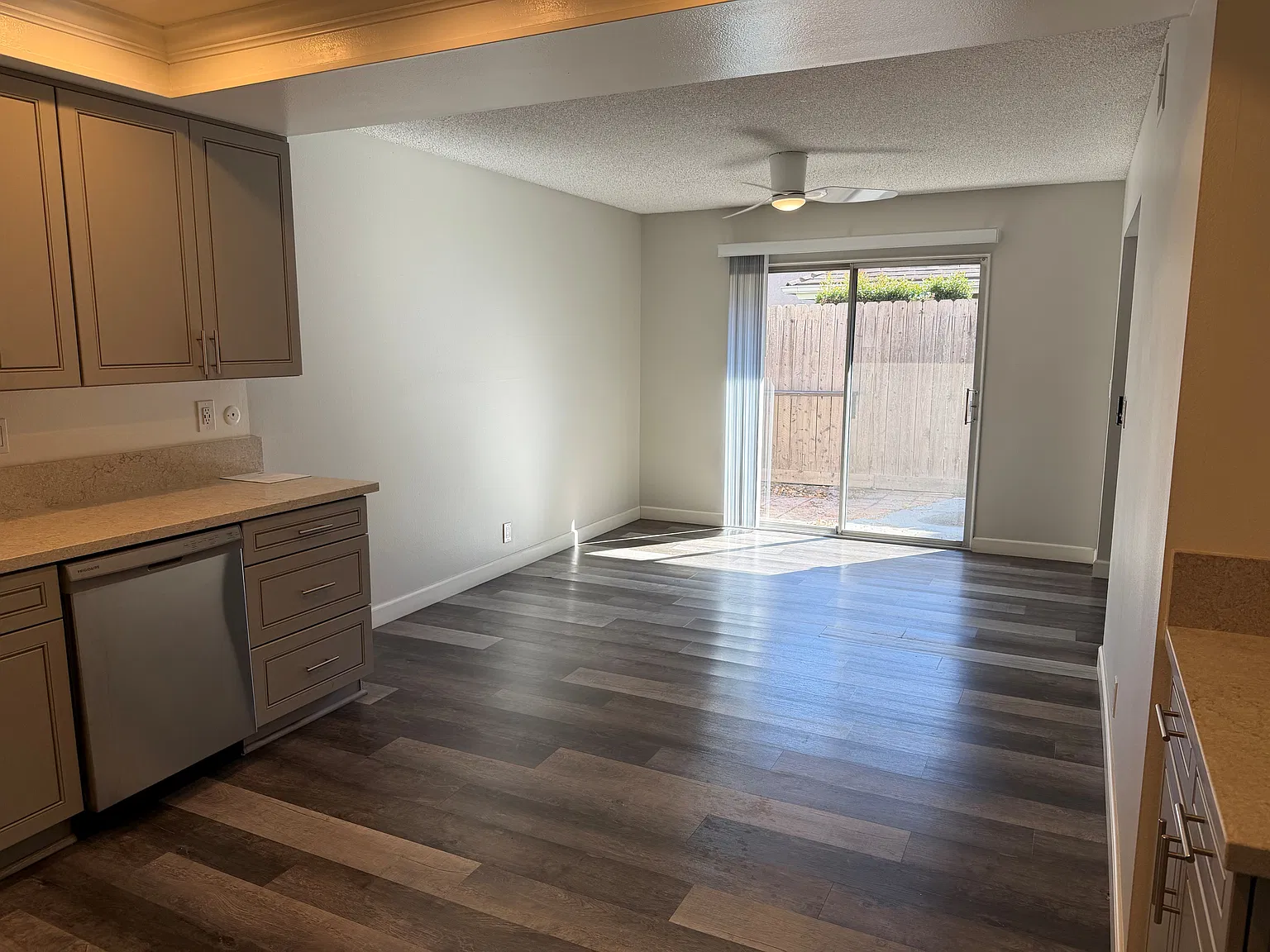 3 bed, 1700 sqft, $3,325 — Photo 2