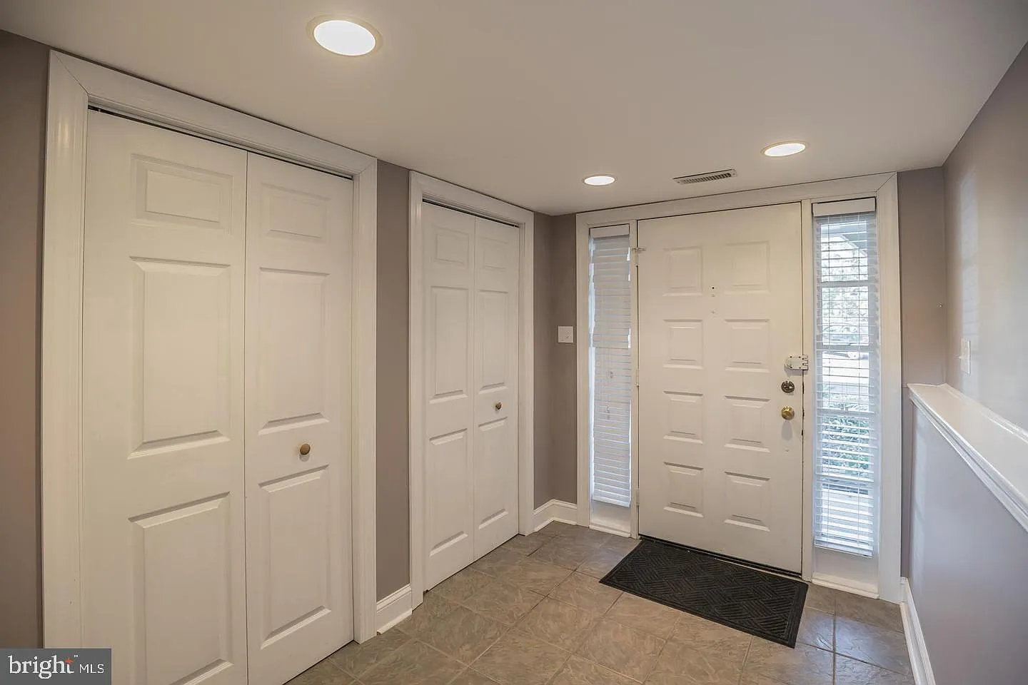 3 bed, 2.5 bath, 1936 sqft, $2,900 — Photo 2
