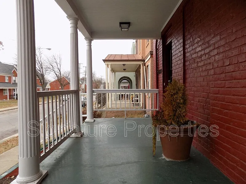3 bed, 1.5 bath, 1280 sqft, $2,170 — Photo 2