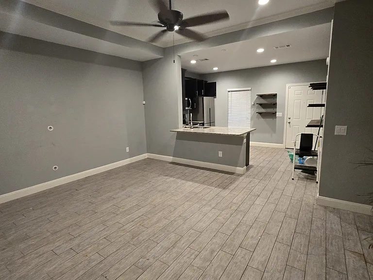 310 E Munson St — Photo 11