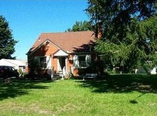 3718 Brookdale Ln, Waterford, MI 48328