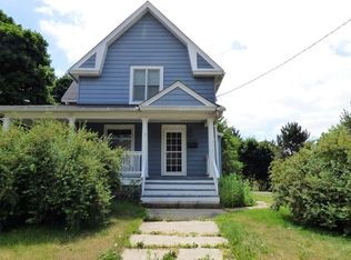 17 S McHenry Ave, Crystal Lake, IL 60014